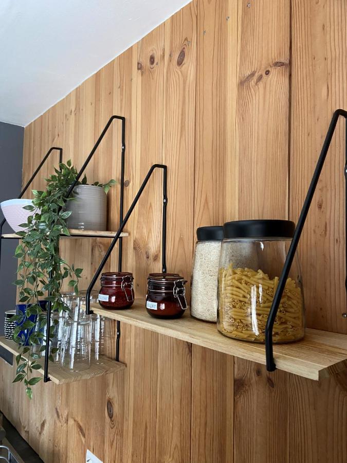 The Little Guesthouse Downtown - Keflavik Airport Bagian luar foto