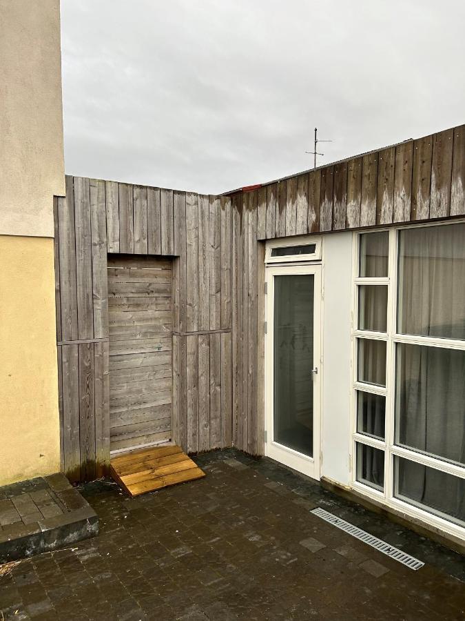 The Little Guesthouse Downtown - Keflavik Airport Bagian luar foto